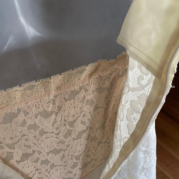 Size XS-S//Vintage 90s Spaghetti Strap Lace Wedding Dress - Picture 6 of 9